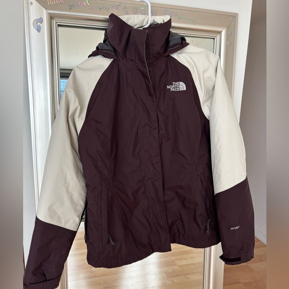 The North Face Women's Ski Jacket - Burgundy and Cream - Picture 1 of 11